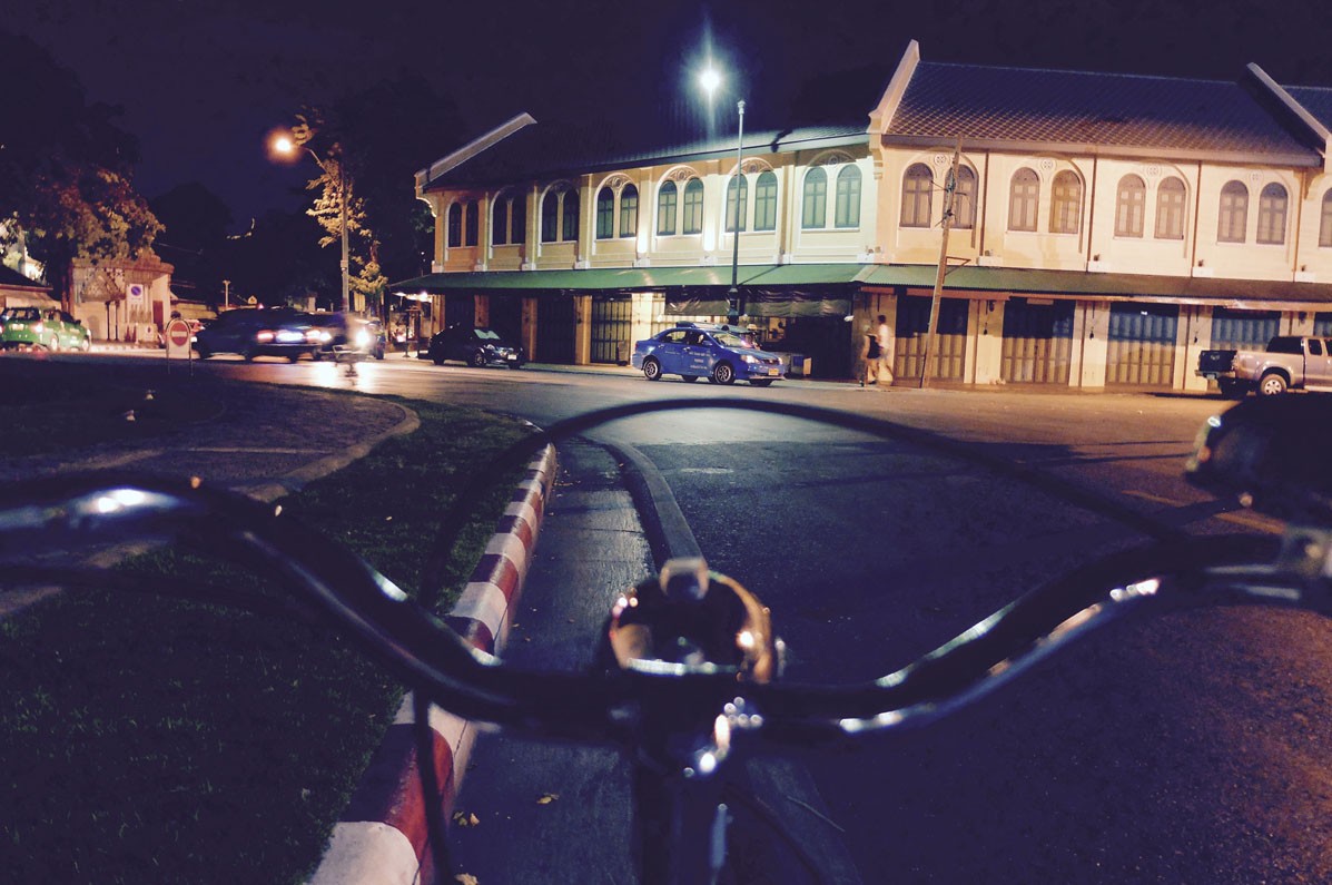 Night cycling in the Old Bangkok