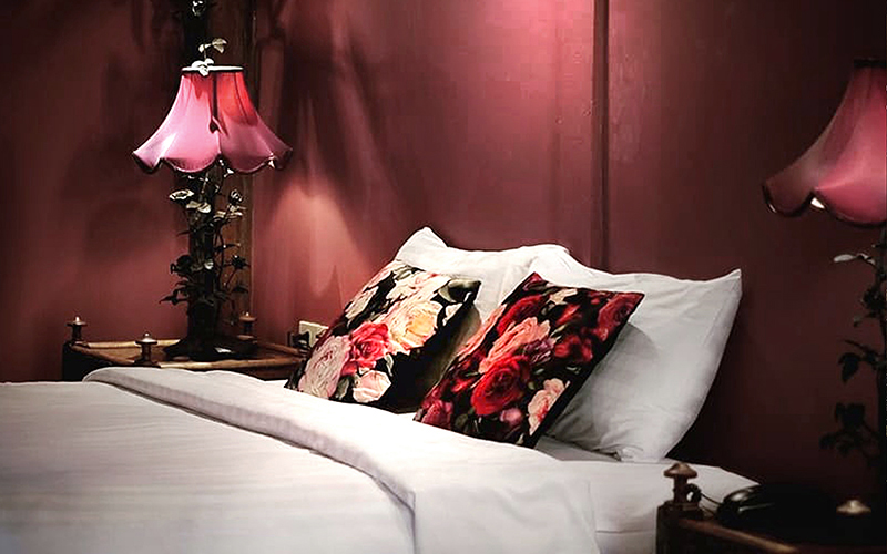 Honeymoon Suite bed