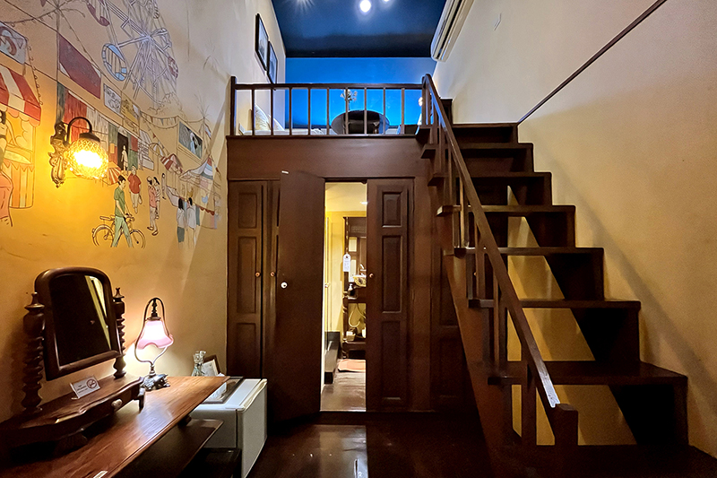 King Loft Suite Staircase